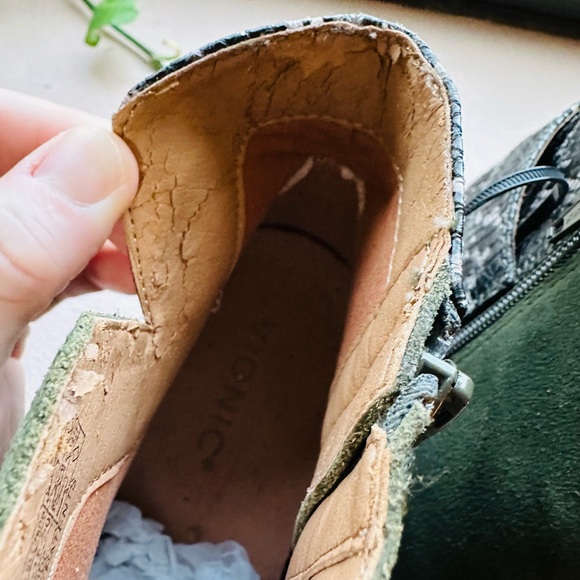 Vionic Naomi Suede Snake-Print Water-Resistant Boots in olive green size 9.5 - Picture 11 of 11